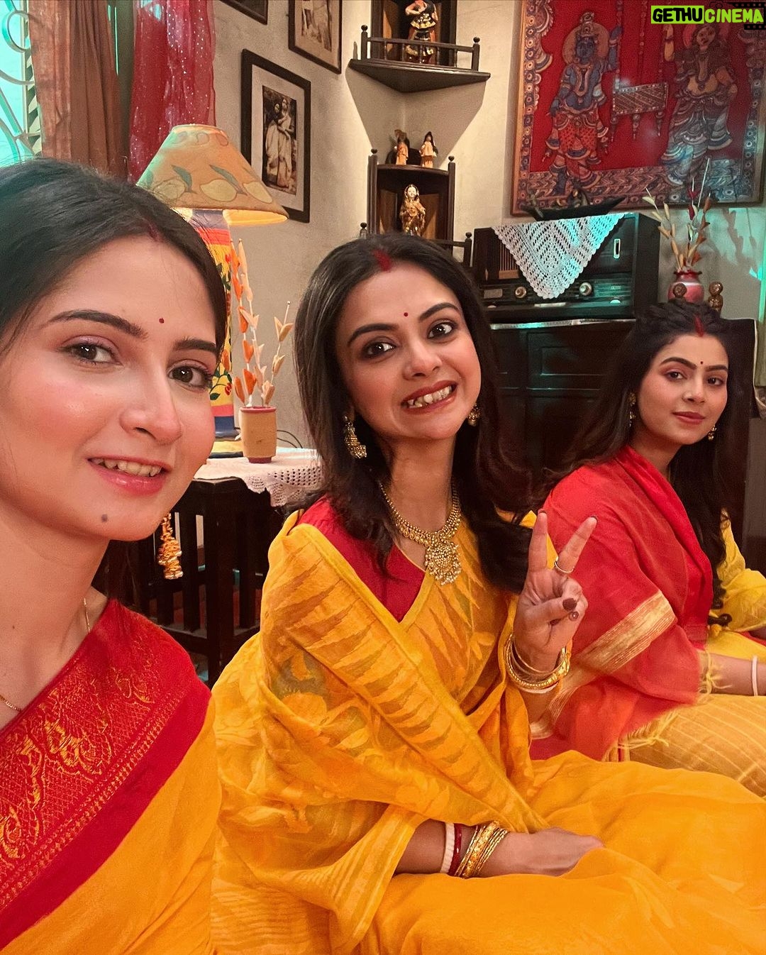 Solanki Roy Instagram - শুভ জন্মদিন দি❤️ মিস করি রোজ🥺 রোজ গিয়েই জড়িয়ে ধরা থেকে শুরু করে নিজেদের অজান্তেই এক কথা ভাবা বা বলা,মুশকিল আসান হতে তোকে আর বোনকে সারা জীবন পাশে চাই!!!! ভালোবাসি অনেকটা ❤️❤️❤️ ভালোথাক আর এই ভাবেই সবাইকে ভালোরাখ।