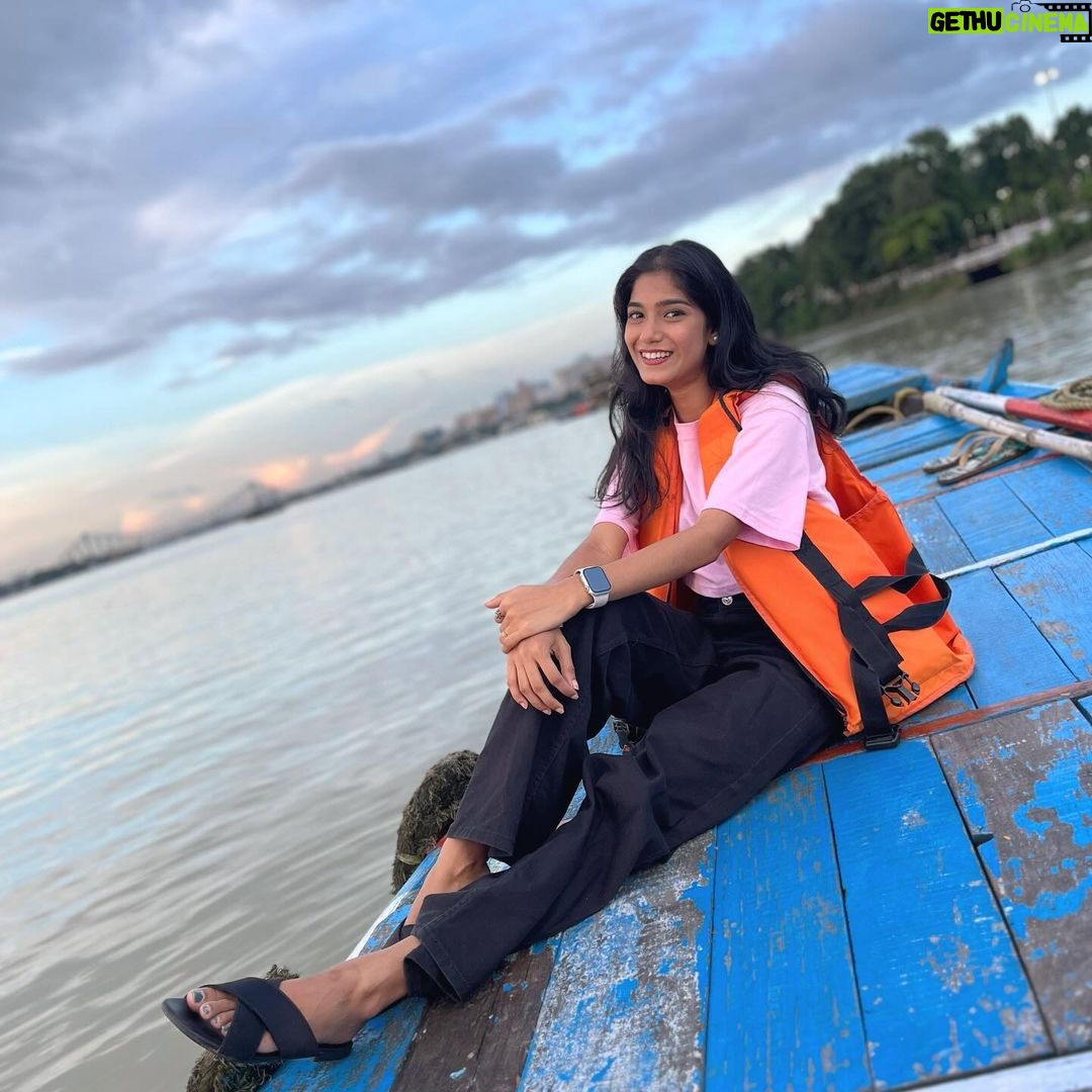 Somalin Parida Instagram - 🌊🩷 Princep Ghat, Kolkata