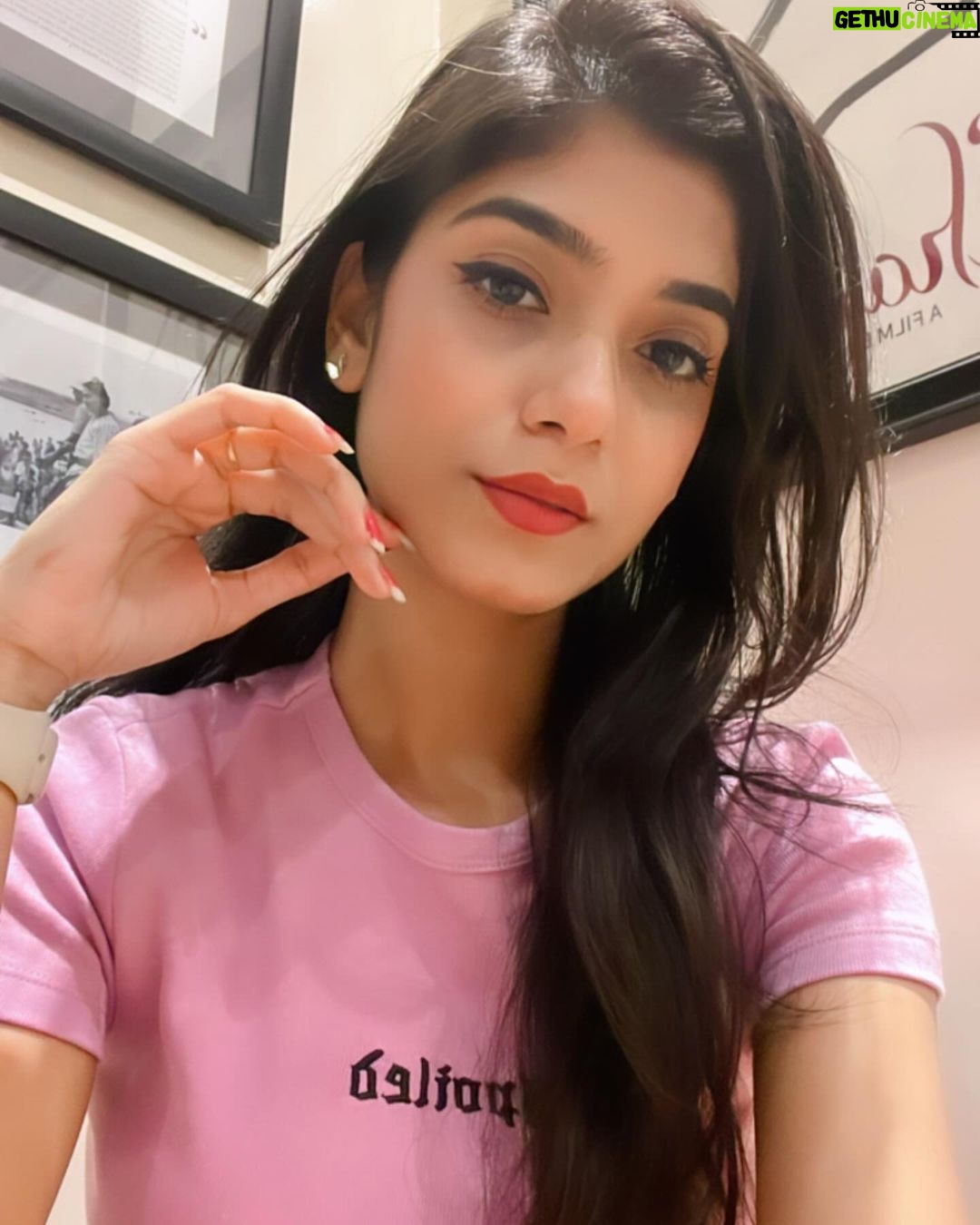 Somalin Parida Instagram - Faaraatta ⚡️ . . #selflove #selfportrait #cafepic #love #kolkata #kolkatadiaries #kolkatabuzz #newbooks #newlifestyle #blogger #fashionable #fashionstyle Newtown,kolkata