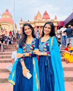 Somalin Parida Instagram - ❤️🌸 👗 @chuda_lover1 . . . . . #twinsofinstagram #sisterlove #twins #twinning #instagood #instadaily #instafashion #ethnicwear #indianethnicwear #indowestern #styleblogger Dakshineswar Kali Temple