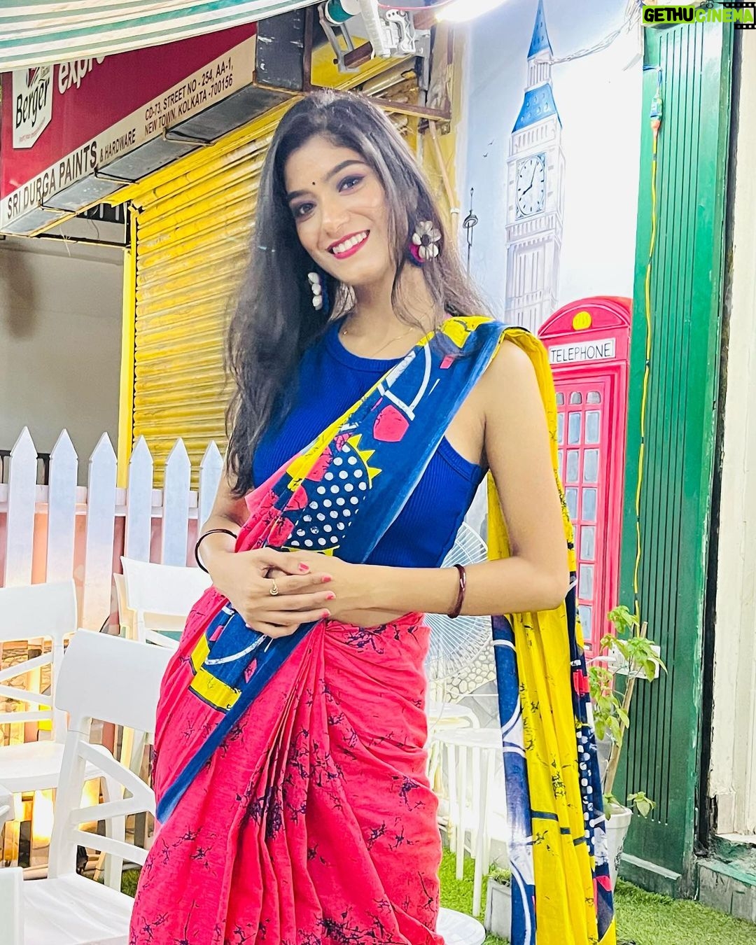 Somalin Parida Instagram - Saree vibes, desi vibes.💙 Newtown,kolkata