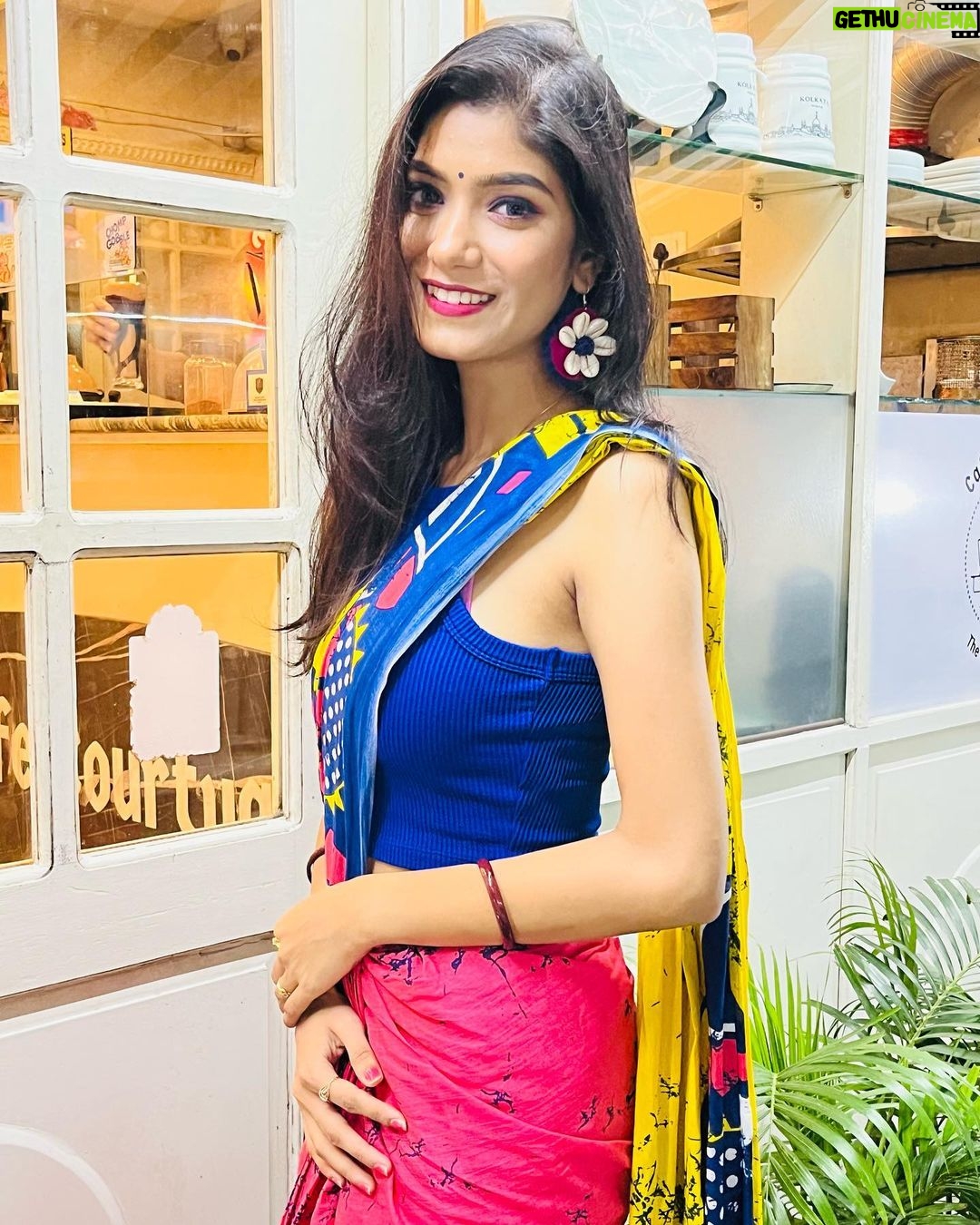 Somalin Parida Instagram - Saree vibes, desi vibes.💙 Newtown,kolkata