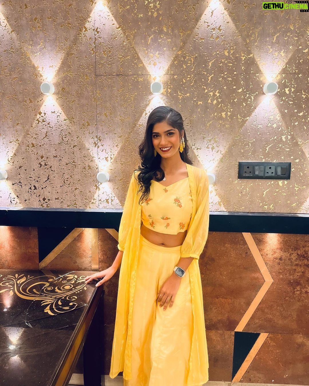 Somalin Parida Instagram - Chal tere ishq mein pad jate hain.🥹💎