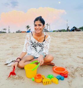 Somalin Parida Instagram - The art,The artist & The picture 🖼️ 🧑‍🎨 ❤️ #swipe➡️ Candolim Beach, Goa