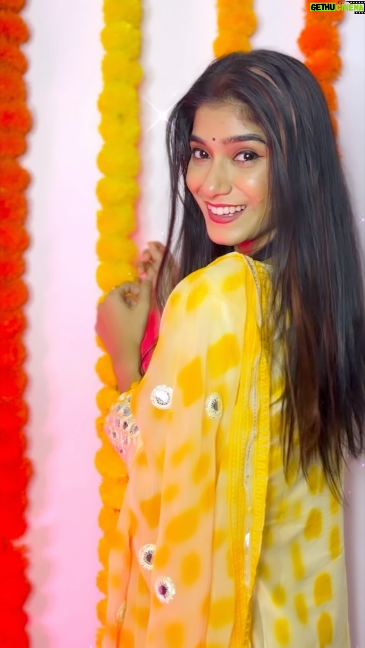 Somalin Parida Instagram - 💛✨🍃 . . Outfit @chuda_lover1 Newtown,kolkata