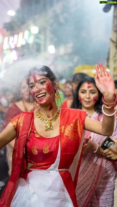 Somalin Parida - 27.1K Likes - Maa🌺🥲
.
.
#durgapuja #kolkata #pandalhopping #durgamaa #bijayadashami #subhobijoya #gangariver