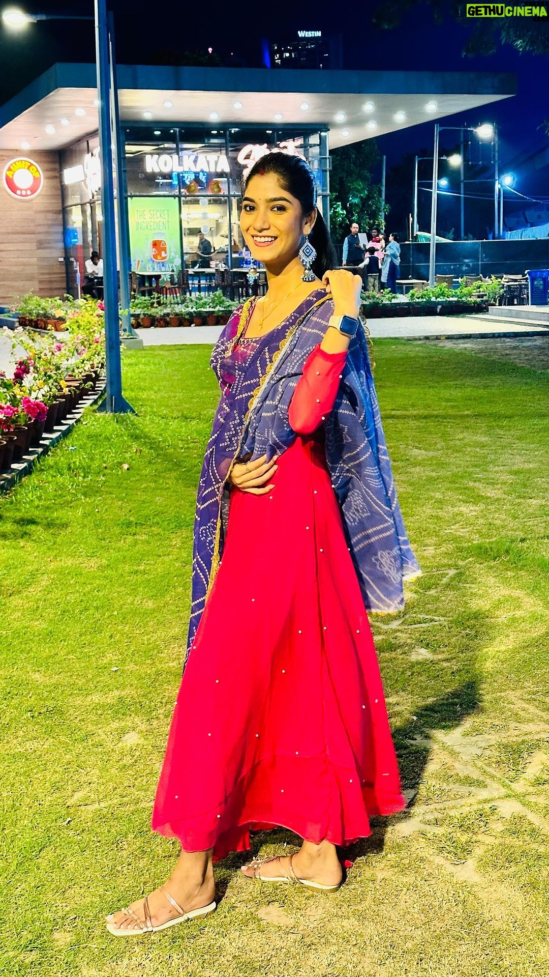 Somalin Parida Instagram - ଏ ଫୁଲ କହଥରେ!✨🩷