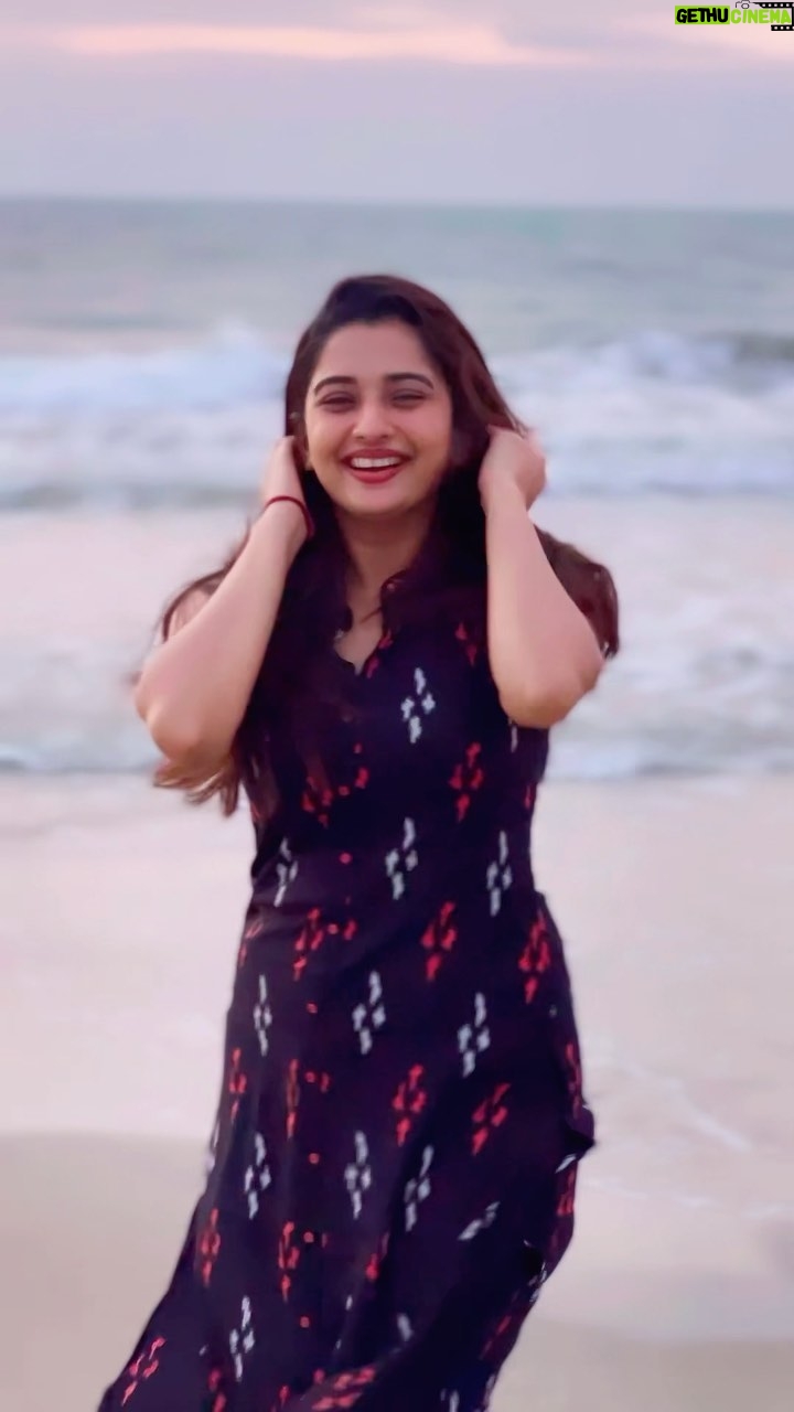 Sonal Monteiro Instagram - All I need is a good dose of vitamin sea. VC - @ramtheja_official and @_karthi_0_7 🤡 . #sonalmonteiro #saptasagaradaacheello #beach #sealife #mangalore #nammakudla #kudla #mangaloreans #seaandsky #beach Mangalore
