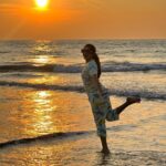 Sonal Monteiro Instagram - Mother Nature doesn’t need a filter. Pc- @_karthi_0_7 #sonalmonteiro #sunsets #beachlife #beachbaby #mangalore #kudla #nammakarnataka #thalasophile Mangalore