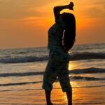 Sonal Monteiro Instagram - Mother Nature doesn’t need a filter. Pc- @_karthi_0_7 #sonalmonteiro #sunsets #beachlife #beachbaby #mangalore #kudla #nammakarnataka #thalasophile Mangalore