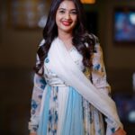 Sonal Monteiro Instagram - 🤍🩵 Wearing @arulaa_by_rashmianooprao .. Hair - @makeover_by_praveen Captured by @the_eyecapture ❤️ . #sonalmonteiro #garadi #premiere #celebrityshow #dboss #dbossgaradi #yograjbhat Orion Mall