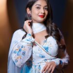 Sonal Monteiro Instagram - Garadi premiere ♥️ Clicked by @the_eyecapture Wearing @arulaa_by_rashmianooprao Hair @makeover_by_praveen . #sonalmonteiro #garadi #dboss #yograjbhat #premiere Orion Mall