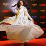 Sonal Monteiro Instagram - Garadi premiere ♥️ Clicked by @the_eyecapture Wearing @arulaa_by_rashmianooprao Hair @makeover_by_praveen . #sonalmonteiro #garadi #dboss #yograjbhat #premiere Orion Mall