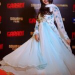 Sonal Monteiro Instagram - 🤍🩵 Wearing @arulaa_by_rashmianooprao .. Hair - @makeover_by_praveen Captured by @the_eyecapture ❤️ . #sonalmonteiro #garadi #premiere #celebrityshow #dboss #dbossgaradi #yograjbhat Orion Mall