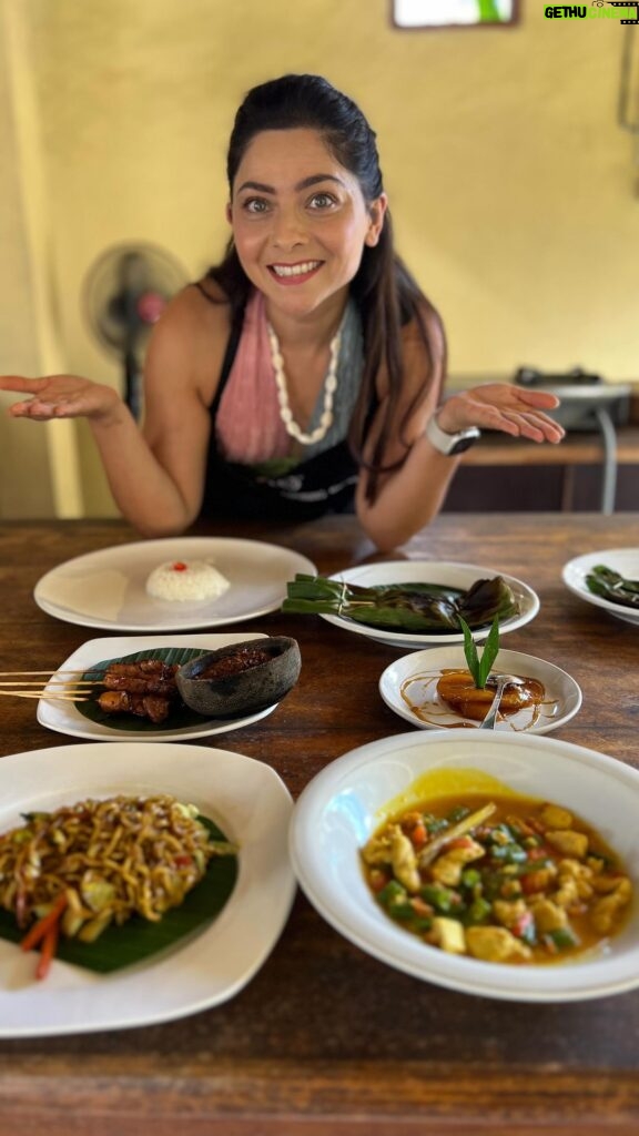 Sonalee Kulkarni Instagram - Learning to cook Balinese 🍛 तुम्हाला पण माझ्या बरोबर शिकायला मजा येईल… Catch it in my new episode on @youtube channel OUT NOW 🔗 LINK IN BIO Filming @kb_keno Production skills & Editing : @akhilkulkarni_gg @manoj___halande Managed by @aanurag3 @_its_just_shital_ #sonaleekulkarni #marathimulgi #cooking #bali #indonesianfood #indonesia #balicooking #balinese Ubud, Bali, Indonesia