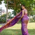 Sonalee Kulkarni Instagram – Being वैरी मच इण्डियन in #dubai 🥻 

#Sari @verymuchindian.official 
#Photographer @yashkaklotar 
#sonaleekulkarni #marathimulgi 
#sari #sareelove #saree #indian Dubai, United Arab Emirates