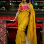 Sonalee Kulkarni Instagram – Tasta X Tararani 🚩

#sonaleekulkarni #chatrapatitararani #promotions #sakal #swasthyam 
#yellow #pink #sari #saree #marathimulgi  #pune Pune, Maharashtra