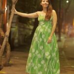 Sonalee Kulkarni Instagram - It was a beautiful warm evening 🌿 #sonaleekulkarni #marathimulgi #warm #portraits #warmlight #green #yellow Pune, Maharashtra