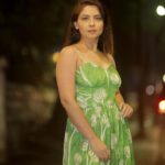 Sonalee Kulkarni Instagram - It was a beautiful warm evening 🌿 #sonaleekulkarni #marathimulgi #warm #portraits #warmlight #green #yellow Pune, Maharashtra
