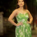 Sonalee Kulkarni Instagram - It was a beautiful warm evening 🌿 #sonaleekulkarni #marathimulgi #warm #portraits #warmlight #green #yellow Pune, Maharashtra