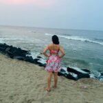 Sonalee Kulkarni Instagram – Forever that girl who gets really excited when the sky is in pretty colours! 

#sonaleekulkarni #marathimulgi #skylover #justagirl #colour #color #colourful #pink #orange #purple #blue Somewhere Under the Sky
