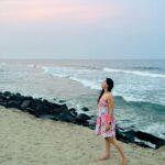 Sonalee Kulkarni Instagram - Forever that girl who gets really excited when the sky is in pretty colours! #sonaleekulkarni #marathimulgi #skylover #justagirl #colour #color #colourful #pink #orange #purple #blue Somewhere Under the Sky