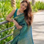Sonalee Kulkarni Instagram - 🦚 Sari @ranreet_official Photography @yashkaklotar #sonaleekulkarni #marathimulgi #sari #saree#sareelove #indian