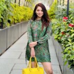 Sonalee Kulkarni Instagram - What is your #weekend mood 😉 मेरा तो हरा भरा है ☘️🌿🍀🌱🍃🌴 मग, तुमचे काय plans आहेत ? #sonaleekulkarni #marathimulgi #goinggreen #green #dress👗 #weekendvibes #weekend #friday #instalove #chill 24K KraftBrewzz