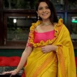 Sonalee Kulkarni Instagram – Tasta X Tararani 🚩

#sonaleekulkarni #chatrapatitararani #promotions #sakal #swasthyam 
#yellow #pink #sari #saree #marathimulgi  #pune Pune, Maharashtra
