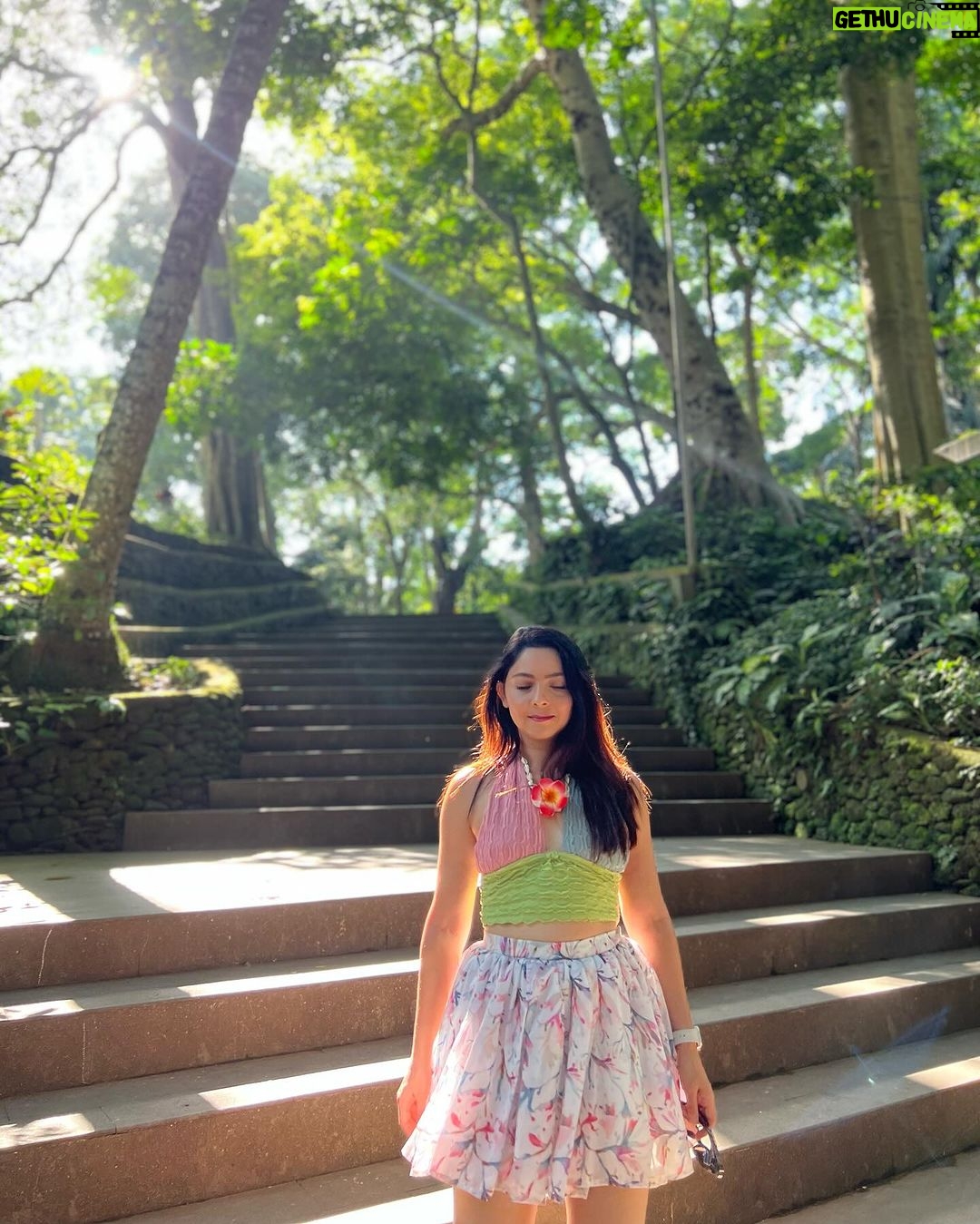 Sonalee Kulkarni Instagram - मेरे monkey मैं जानू और उसके monkey 🙈🐵🙉 #monkeyforest #ubud #bali #indonesia Final travelogue coming out today! Don’t forget to subscribe to my @youtube channel 🔗 LINK IN BIO #skirt @aciddresses @sshorewala @acidfashionhouse #sonaleekulkarni #marathimulgi #travelblogger Sacred Monkey Forest Sanctuary Ubud