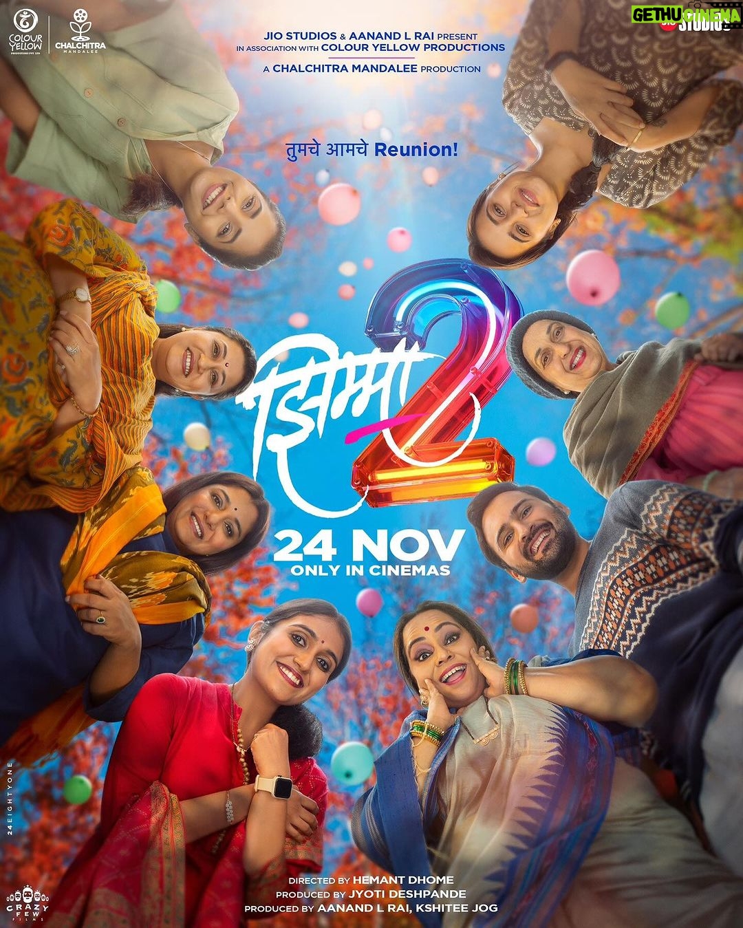 Sonalee Kulkarni Instagram - #jhimma2 आजपासून सिनेमागृहात… पहिल्या सारखंच किंबहुना जास्त प्रेम द्या माझ्या या टोळी ला ❤️❤️❤️ @hemantdhome21 @kshiteejog @sidchandekar #suhasjoshi @nirrmitesaawaant @suchitrabandekar @sayali_sanjeev_official @iamrinkurajguru @iam_shivanisurve @irakarnik @kshitijpatwardhan @amitrajmusic @jiostudiosmarathi @saneness_ @aanandlrai @chalchitramandalee @sachingurav @cypplofficial #jhimma2incinemasnow #sonaleekulkarni