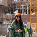 Sonalee Kulkarni Instagram – Indian actress Sonalee Kulkarni visited the BAPS Hindu Mandir. After seeing the exhibition and visiting the site, she expressed that this Mandir “will speak volumes of unity, togetherness and harmony for years and years to come” #abudhabimandir #harmony #unity BAPS Hindu Mandir, Abu Dhabi