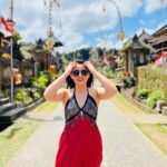 Sonalee Kulkarni Instagram – No, I don’t have pictures at the gates of heaven in #bali 

But here is carousel from some of the most beautiful spots. To know which ones, watch my travelogue 
OUT on my @youtube channel 🔗 LINK IN BIO 

#sonaleekulkarni #indonesia #bali #ubud 
#travelblogger #travelseries #youtube Penglipuran Traditional Village