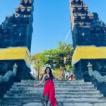 Sonalee Kulkarni Instagram – No, I don’t have pictures at the gates of heaven in #bali 

But here is carousel from some of the most beautiful spots. To know which ones, watch my travelogue 
OUT on my @youtube channel 🔗 LINK IN BIO 

#sonaleekulkarni #indonesia #bali #ubud 
#travelblogger #travelseries #youtube Penglipuran Traditional Village