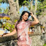 Sonalee Kulkarni Instagram - 🍂 Bali में बाली मैं 🍂 Outfit @aciddresses Styled @sshorewala @acidfashionhouse #sonaleekulkarni #marathimulgi #traveller #indonesia #bali #seminyak #beachresort #portrait #portraitphotography #instagood The Oberoi Beach Resort, Bali