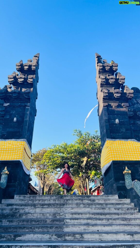 Sonalee Kulkarni Instagram - Did you know #hinduism in #Bali is similar to ours yet very different….? To find out watch My new travelogue on #balinesehinduism and #hindu temples of #bali 🙏🏻 OUT NOW 🔗 LINK IN BIO Do not forget to subscribe! Filming @kb_keno Production skills & Editing : @akhilkulkarni_gg @manoj___halande Managed by @aanurag3 @_its_just_shital_ #sonaleekulkarni #marathimulgi #indonesia #bali #hindu #island #goagajah #saraswati #besakih #tanahlot #temples #balinese Bali, Indonesia
