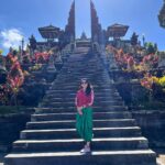 Sonalee Kulkarni Instagram – My new travelogue is on #balinesehinduism and #hindu temples of #bali 🙏🏻 Do you recognise any temples ? 

WATCH new Episode 🔗 LINK IN BIO 
don’t forget to subscribe! 

#sonaleekulkarni #marathimulgi #indonesia #bali #hindu #island #goagajah #saraswati #besakih #tanahlot #temples #balinese Ubud, Bali, Indonesia