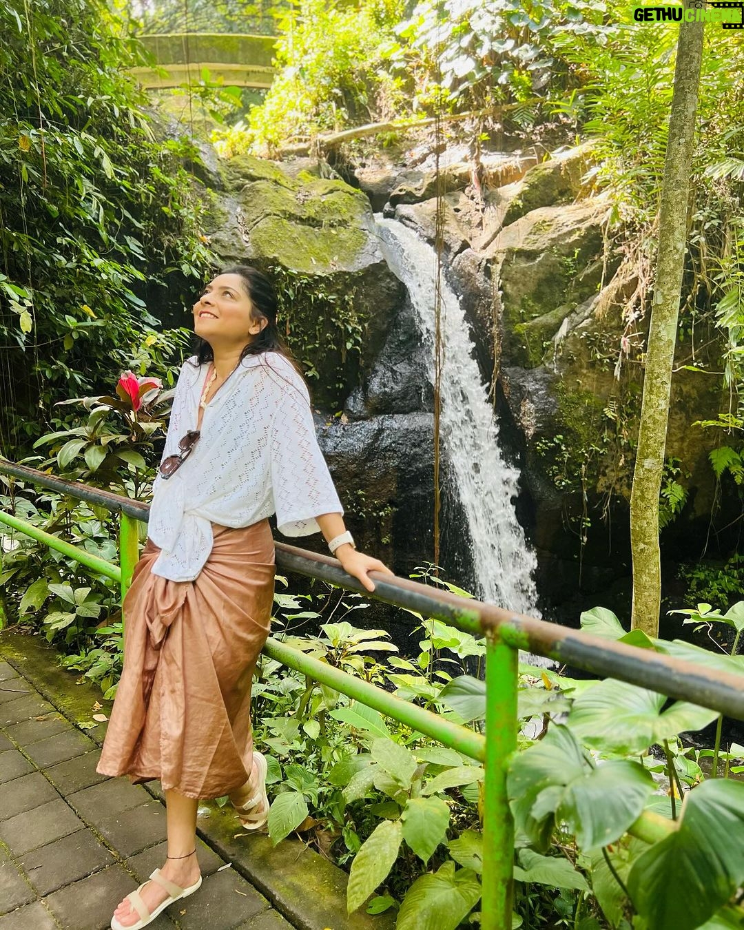 Sonalee Kulkarni Instagram - My new travelogue is on #balinesehinduism and #hindu temples of #bali ππ» Do you recognise any temples ? WATCH new Episode π LINK IN BIO donβt forget to subscribe! #sonaleekulkarni #marathimulgi #indonesia #bali #hindu #island #goagajah #saraswati #besakih #tanahlot #temples #balinese Ubud, Bali, Indonesia