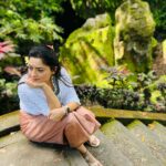 Sonalee Kulkarni Instagram – My new travelogue is on #balinesehinduism and #hindu temples of #bali 🙏🏻 Do you recognise any temples ? 

WATCH new Episode 🔗 LINK IN BIO 
don’t forget to subscribe! 

#sonaleekulkarni #marathimulgi #indonesia #bali #hindu #island #goagajah #saraswati #besakih #tanahlot #temples #balinese Ubud, Bali, Indonesia