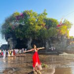 Sonalee Kulkarni Instagram – My new travelogue is on #balinesehinduism and #hindu temples of #bali 🙏🏻 Do you recognise any temples ? 

WATCH new Episode 🔗 LINK IN BIO 
don’t forget to subscribe! 

#sonaleekulkarni #marathimulgi #indonesia #bali #hindu #island #goagajah #saraswati #besakih #tanahlot #temples #balinese Ubud, Bali, Indonesia