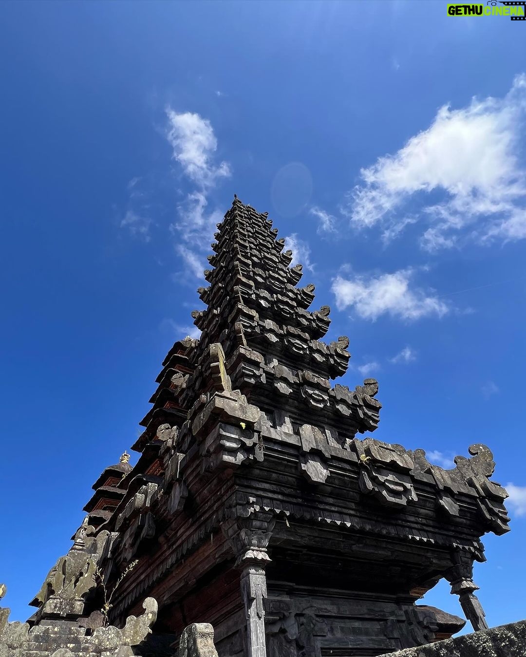 Sonalee Kulkarni Instagram - My new travelogue is on #balinesehinduism and #hindu temples of #bali ππ» Do you recognise any temples ? WATCH new Episode π LINK IN BIO donβt forget to subscribe! #sonaleekulkarni #marathimulgi #indonesia #bali #hindu #island #goagajah #saraswati #besakih #tanahlot #temples #balinese Ubud, Bali, Indonesia