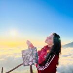 Sonalee Kulkarni Instagram – After sunrise …. Catch the adventure of this beautiful sunrise trek with me on my new episode of #travelogue 

🔗 LINK IN BIO 

#sonaleekulkarni #marathimulgi #travelblogger Top of Mt. Batur, Bali