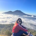 Sonalee Kulkarni Instagram – After sunrise …. Catch the adventure of this beautiful sunrise trek with me on my new episode of #travelogue 

🔗 LINK IN BIO 

#sonaleekulkarni #marathimulgi #travelblogger Top of Mt. Batur, Bali