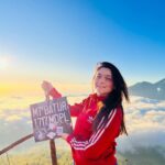 Sonalee Kulkarni Instagram – After sunrise …. Catch the adventure of this beautiful sunrise trek with me on my new episode of #travelogue 

🔗 LINK IN BIO 

#sonaleekulkarni #marathimulgi #travelblogger Top of Mt. Batur, Bali
