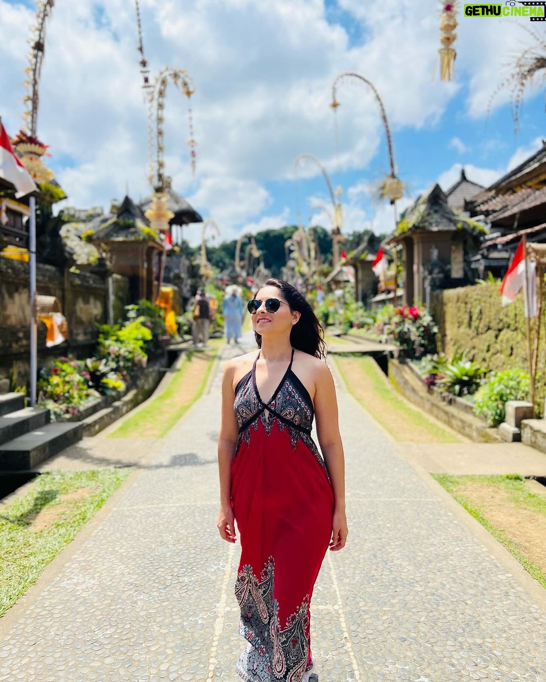 Sonalee Kulkarni Instagram - No, I don’t have pictures at the gates of heaven in #bali But here is carousel from some of the most beautiful spots. To know which ones, watch my travelogue OUT on my @youtube channel 🔗 LINK IN BIO #sonaleekulkarni #indonesia #bali #ubud #travelblogger #travelseries #youtube Penglipuran Traditional Village
