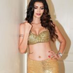 Sonali Raut Instagram - Diwali celebration!!!! Photography @chiliverishiva Outfit n Styling @rehanshahdesigns . . . #diwali #love #happydiwali #sonaliraut