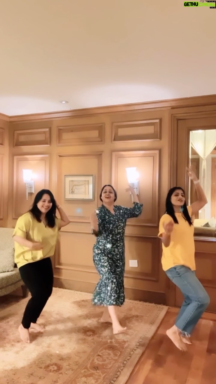 Sonalika Joshi Instagram - Trending 😃💃..Had wonderful time with this lovely girls 🤗🤗🥰🥰. #friendship #friends #girlpower #trendingreels #instareels #beat #beats #dance #dancesteps. @archiesharmah @the_priya_gadkari .