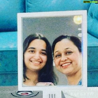 Sonalika Joshi Instagram - Mirror reflection with my reflection ☺️Happy birthday 🎂💕to my dearest princess 🥰🥰🥰🥰🤗🤗🤗.I am always Thankful for this day☺️🙏🏻