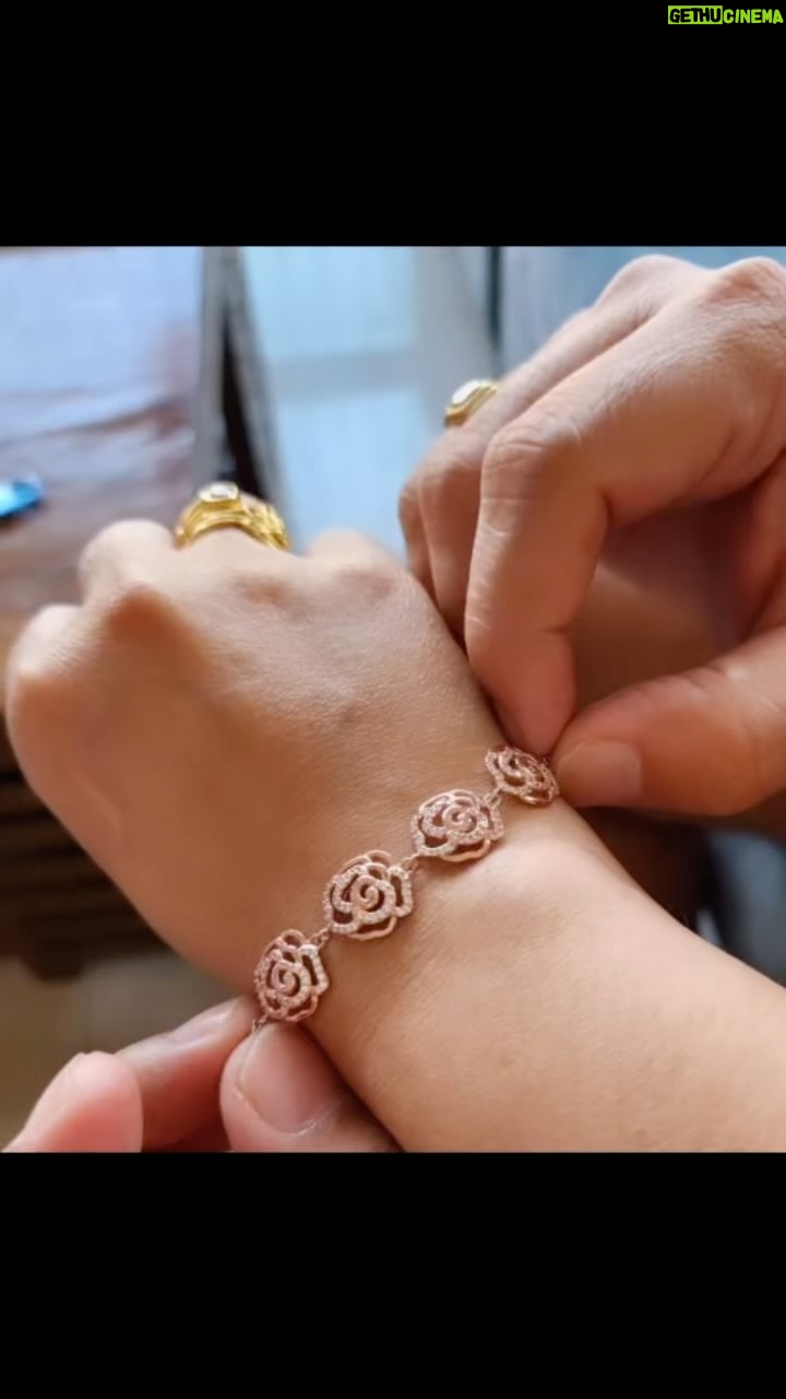 Sonalika Joshi Instagram - 21 saal ki yeh dor aur pakki hoti jaa rahi hain💕☺️Happy Anniversary to us ☺️🥰🤗.
