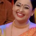 Sonalika Joshi Instagram - Thank you so much all for loving this look in Tmkoc.☺️🤗Your Love & Appreciation give me great strength &make me more Happy .keep loving me &my whole team of Tmkoc.keep watching &keep blessing 😊🙏🏻. #tmkoc #tv #tvshow #taarakmehtakaooltahchashmah #actress #look #sareelove #hairstyles #jewellery .